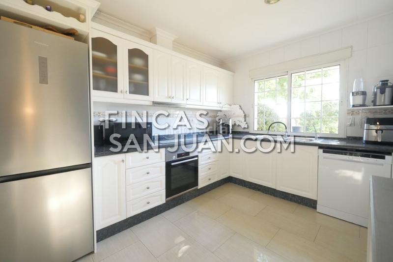 Foto 5cb72604-82e6-41cd-b31a-1505433763a5. Chalet avec piscine dans Los Girasoles Sant Vicent del Raspeig