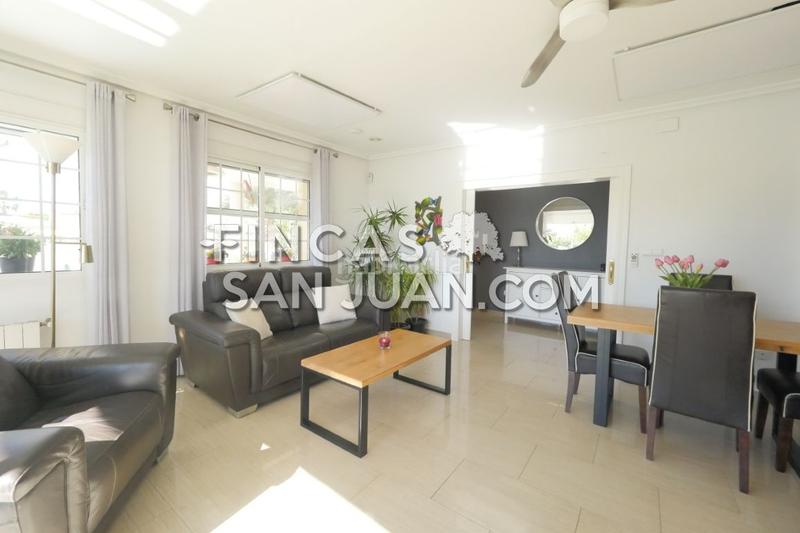 Foto 6d2b2cb6-82bf-4bf5-b591-2d0d3c8d021a. Chalet avec piscine dans Los Girasoles Sant Vicent del Raspeig