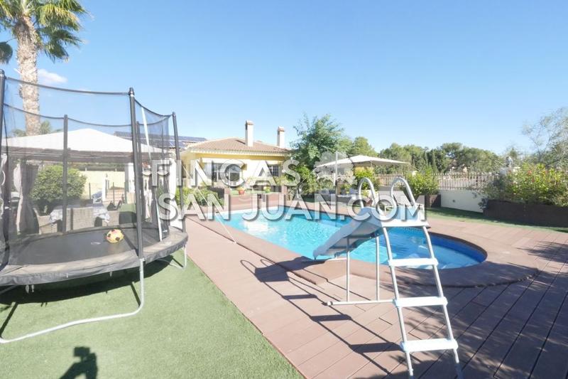 Foto a5b1e3b2-a9c3-40cc-8506-d53eade1c148. Chalet avec piscine dans Los Girasoles Sant Vicent del Raspeig