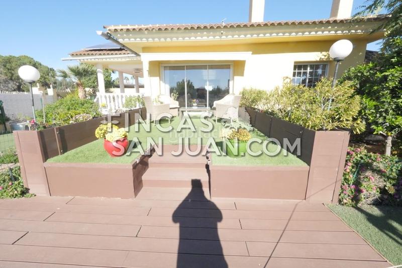 Foto df3a9646-c72f-4509-a060-d56dec334d3a. Chalet avec piscine dans Los Girasoles Sant Vicent del Raspeig