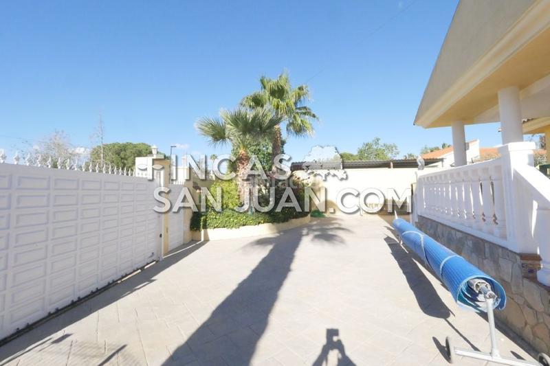 Foto f5529517-3cc7-417a-8fcb-ebbf5459e397. Chalet avec piscine dans Los Girasoles Sant Vicent del Raspeig