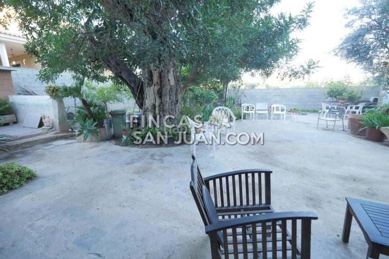 Foto 5be9e209-3540-4d74-8f3f-52809456f554. Chalet mit parking in Santa Faz Alicante