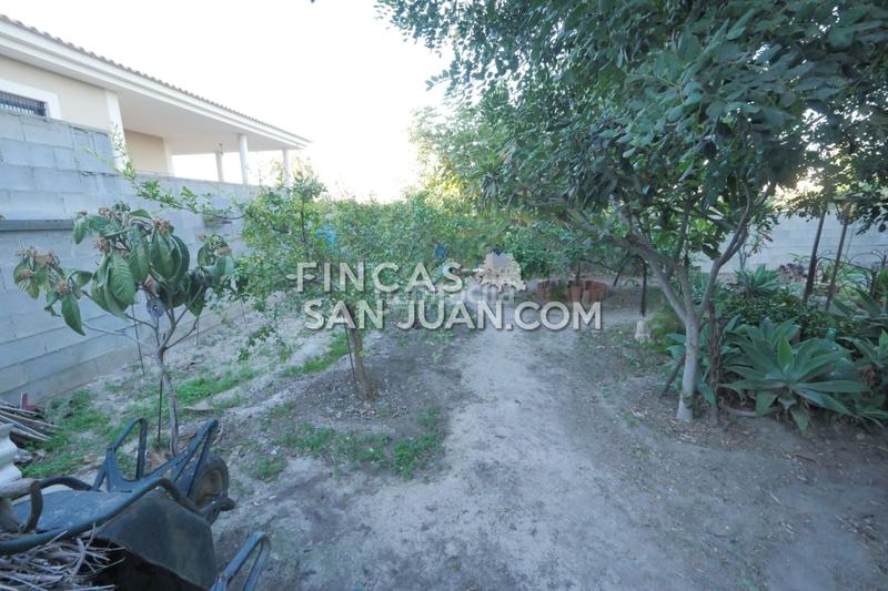 Foto 633d75e9-d573-410b-87c0-a467f3a7dd62. Chalet mit parking in Santa Faz Alicante