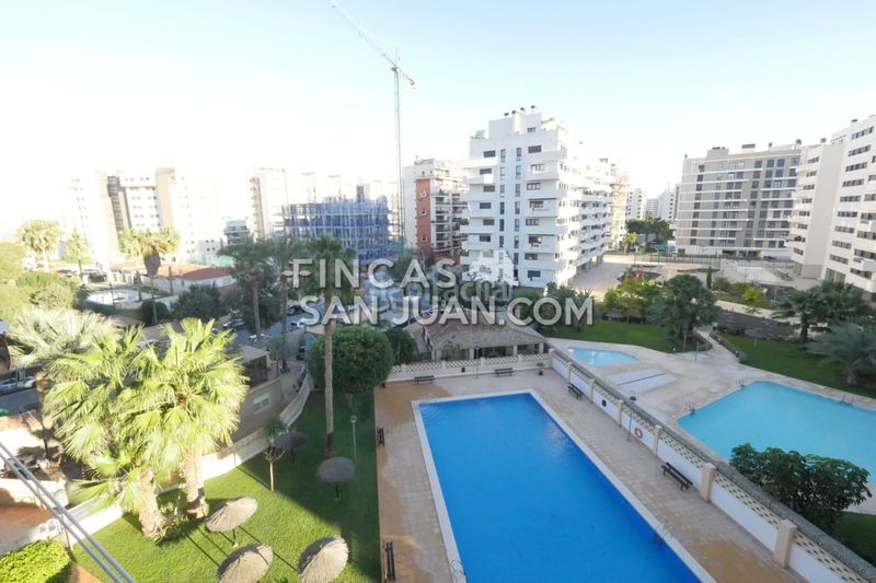 Foto d7e13524-bb9f-4e45-b6a1-75a70ea09217. Pis amb piscina a PAU 5 Alicante