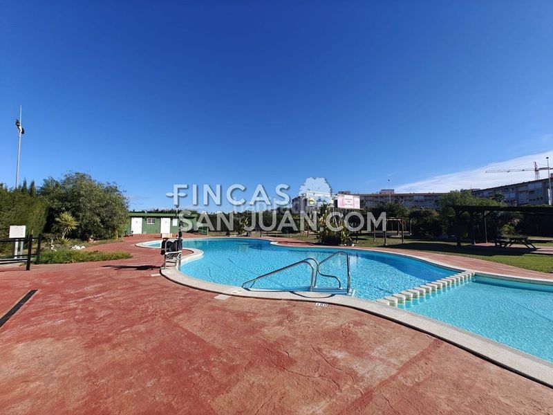 Foto b3e21537-2b44-4e68-95e3-f303aac59744. Pis amb piscina a Zona Carrefour - Urbanizaciones Torrevieja
