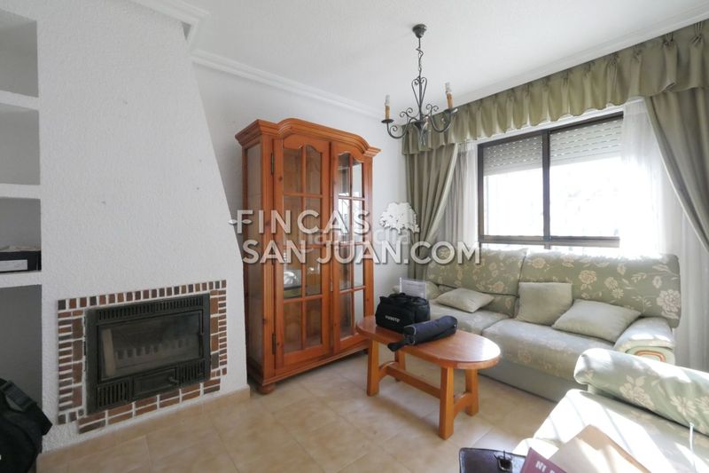 Foto 2ff9c9d5-37c6-410a-ac38-10f985498ec5. Casa adossada amb aparcament a Centro Mutxamel