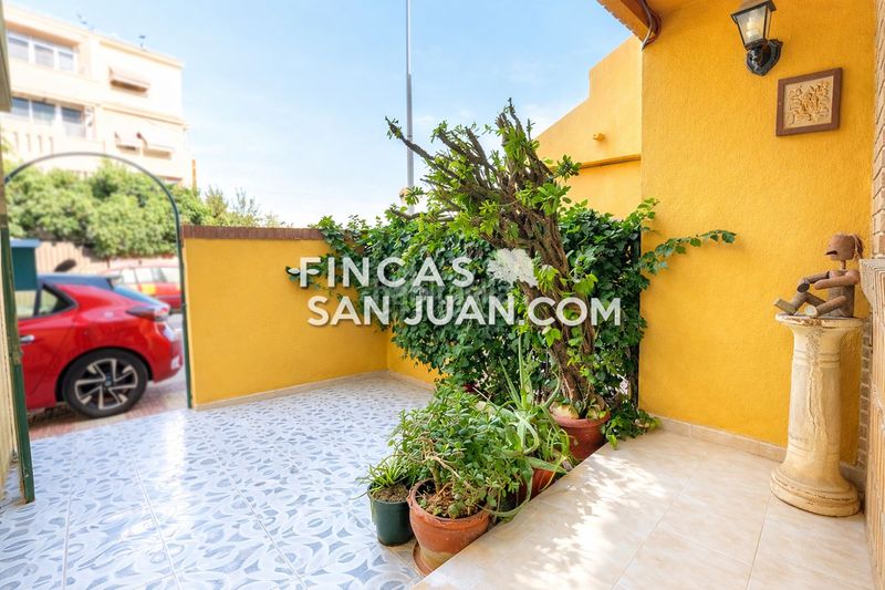 Foto 47a295e4-2933-44ef-b319-af12c5cd84a7. Casa adossada amb aparcament a Centro Mutxamel