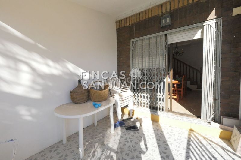 Foto 4a0fb24f-0ac5-4b7c-b2f9-74bf7d62b979. Casa adossada amb aparcament a Centro Mutxamel