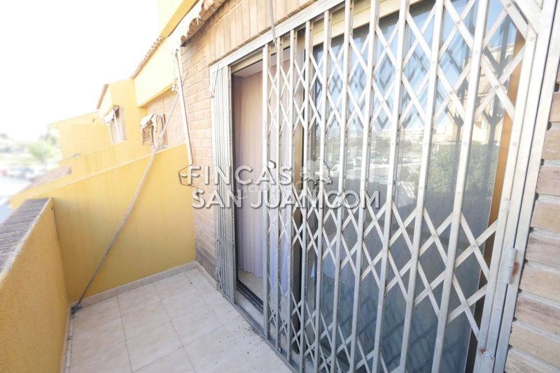 Foto 569521c5-c8cf-408b-a532-6fcea394bb87. Casa adossada amb aparcament a Centro Mutxamel