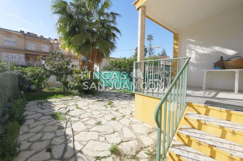 Foto 5ba1f236-242b-4c13-9b2f-5d36fe7b9ee4. Casa adossada amb aparcament a Centro Mutxamel