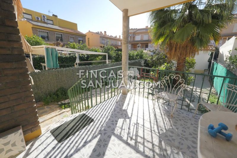 Foto 7b710458-b7ea-439e-b1ef-93d2cd601b8c. Casa adossada amb aparcament a Centro Mutxamel