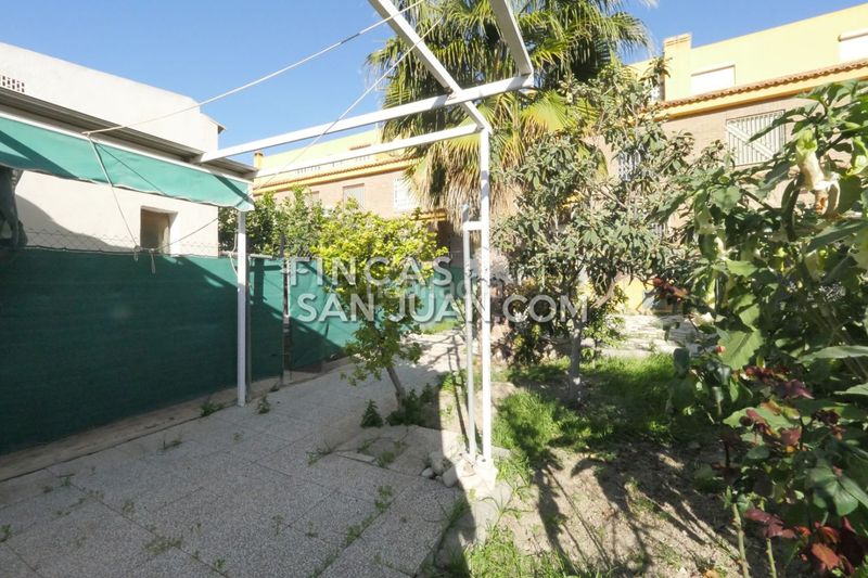 Foto 9458a8f9-a705-4552-acc2-db79cfb70304. Casa adossada amb aparcament a Centro Mutxamel