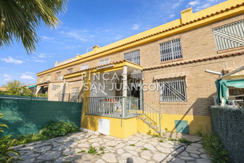 Foto 9756732d-0c07-49f4-bc55-e9cab254f552. Casa adossada amb aparcament a Centro Mutxamel