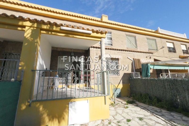 Foto e1062f44-8131-4af1-968e-be7d0b45cf19. Casa adossada amb aparcament a Centro Mutxamel