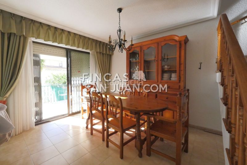 Foto f5d45685-6e3b-4585-86c0-caf602fb822b. Casa adossada amb aparcament a Centro Mutxamel