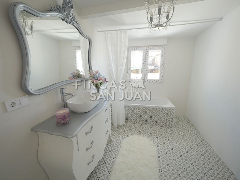 Foto 2703d7fe-9bd9-4dff-97f9-f699cbb47f86. Casa amb piscina a Centro Mutxamel