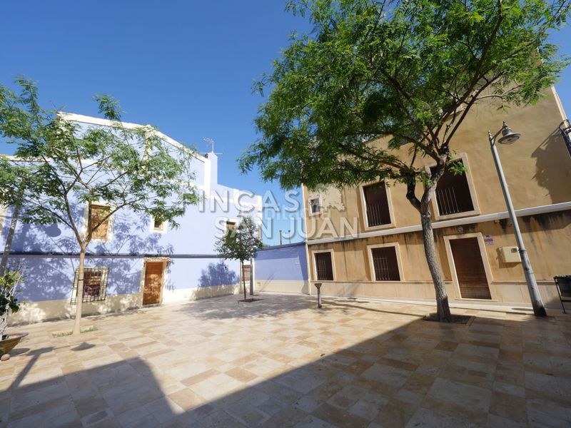 Foto 351c9040-ba6b-4ffa-9aef-30eed97b8f8d. Casa amb piscina a Centro Mutxamel