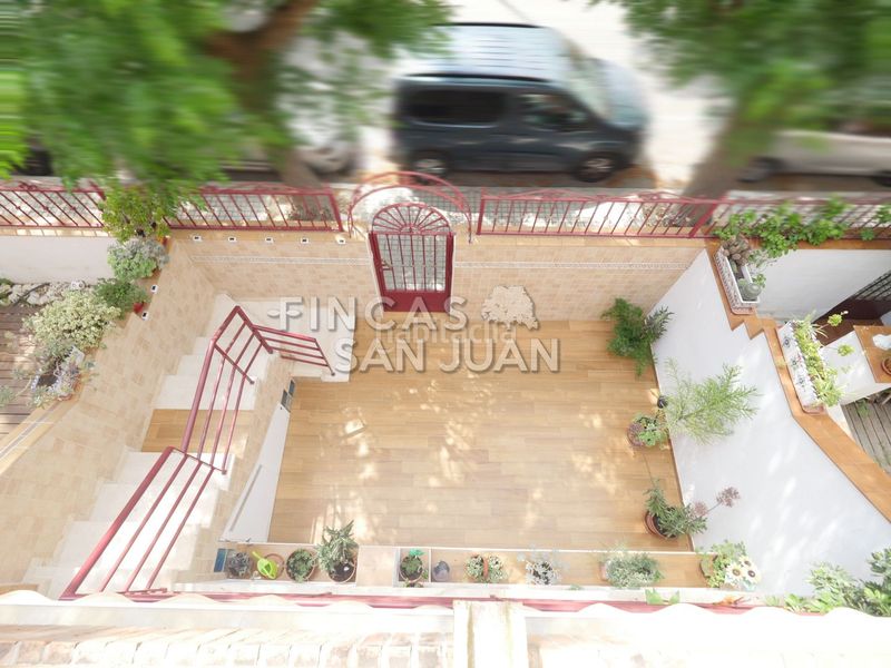 Foto 4e4274eb-7e9f-4b5c-b696-f27c620b61ed. Casa adossada amb aparcament a Centro Mutxamel