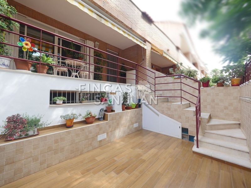 Foto 621d0e41-fbdc-4799-9974-92d0dfc3cb31. Casa adossada amb aparcament a Centro Mutxamel