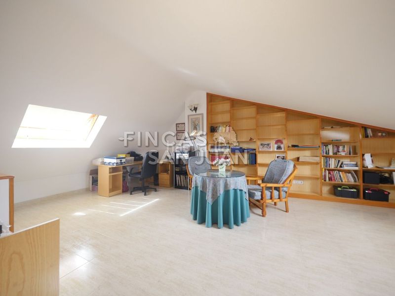 Foto 956431d2-4779-4c3c-9398-419fd34b4d96. Casa adossada amb aparcament a Centro Mutxamel