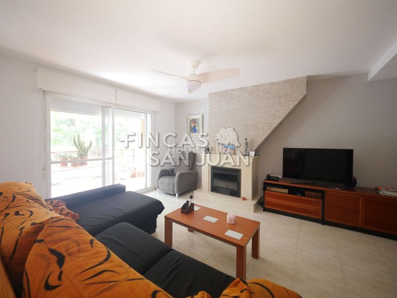 Foto ccd5c8f2-25ab-4780-945b-ba37ca28cba2. Casa adossada amb aparcament a Centro Mutxamel