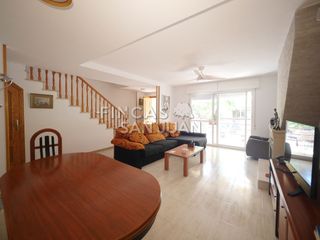 Casa adossada a Centro. Adosado en venta en mutxamel, 3 dormitorios.