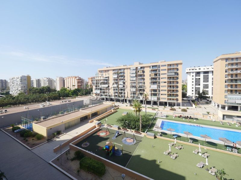 Foto abc8faac-44ac-4550-aa46-3d1d3f01228b. Pis amb aparcament piscina a PAU 5 Alicante