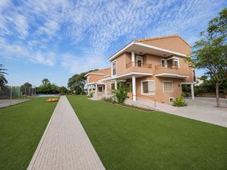Xalet a Valle del Sol. Chalet en venta en molí nou, 8 dormitorios.