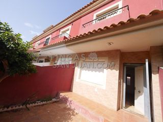 Reihenhaus in El Rabal. Adosado en venta en centro, 3 dormitorios.