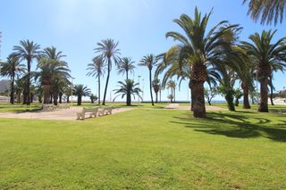 Apartament a Racó. Apartamento en primera linea de playa con garaje, piscina, tenis