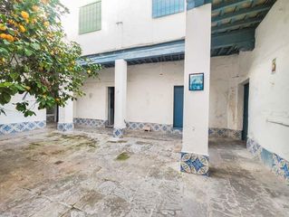 Casa in La Banda - Campo de Fútbol. Se vende casa estilo andaluz, ideal para hacer varios apartament