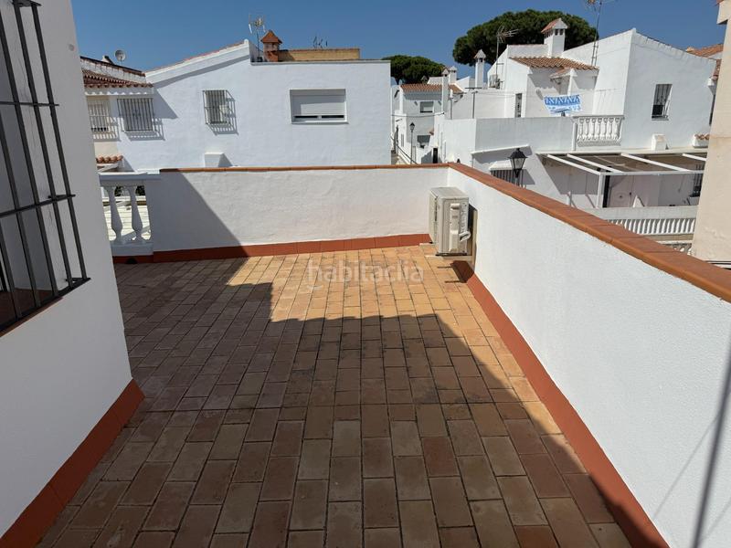 Foto 6e3535aa-b822-442f-a6b9-bcf6b8801c58. Casa adossada amb calefacció piscina a La Barrosa Chiclana de la Frontera