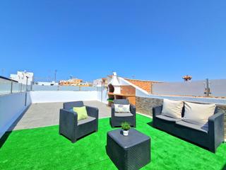 Maison jumelée à Núcleo urbano. Gran vivienda unifamiliar con zona exterior y garaje cerrado