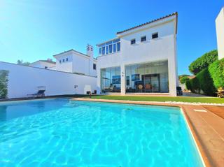 Xalet en Los Gallos. Un chalet nico en chiclana estilo, comodidad y ubicacin inmejo