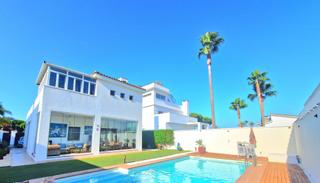 Chalet à Los Gallos. Un chalet único en chiclana estilo, comodidad y ubicación inmejo