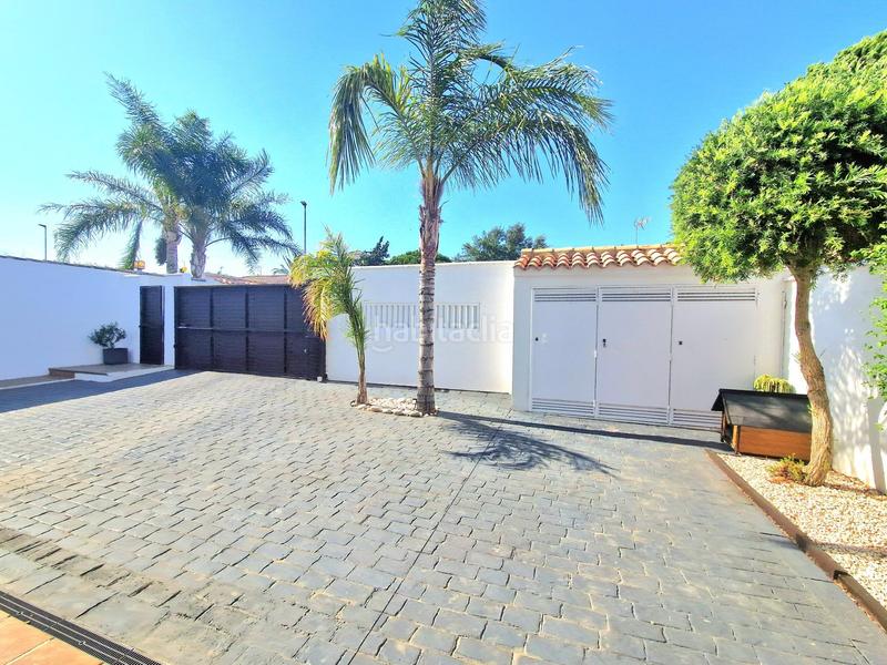 Foto 654356c9-8c2c-4ff8-8fde-b2b9a199aa2a. Chalet un chalet único en chiclana estilo, comodidad y ubicación inmejorable en Chiclana de la Frontera