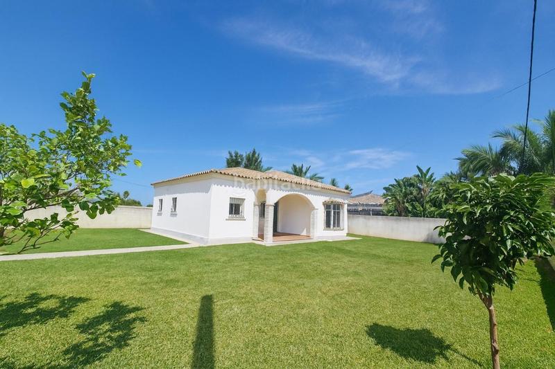 Foto cc695cef-5581-4cce-8415-3a592e4eba6b. Chalet encantador chalet ideal para hogar familiar en Chiclana de la Frontera
