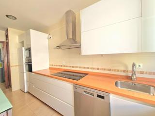 Location Appartement à Núcleo urbano. Se alquila piso de larga temporada muy amplio  en la plaza de la
