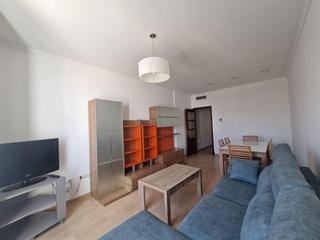 Location Appartement à Núcleo urbano. Se alquila piso de larga temporada muy amplio  en la plaza de la