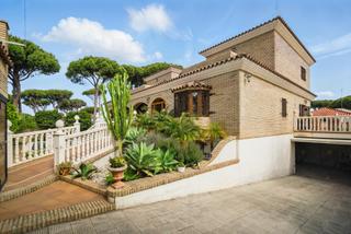 Chalet in Los Gallos. Exclusivo chalet en chiclana de la frontera con piscina privada