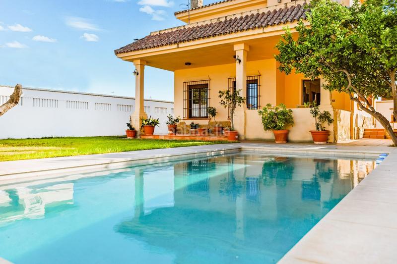 Foto d6092a7b-e577-4a32-862e-5b9344103fc1. Chalet mit parking pool in Núcleo urbano Chiclana de la Frontera
