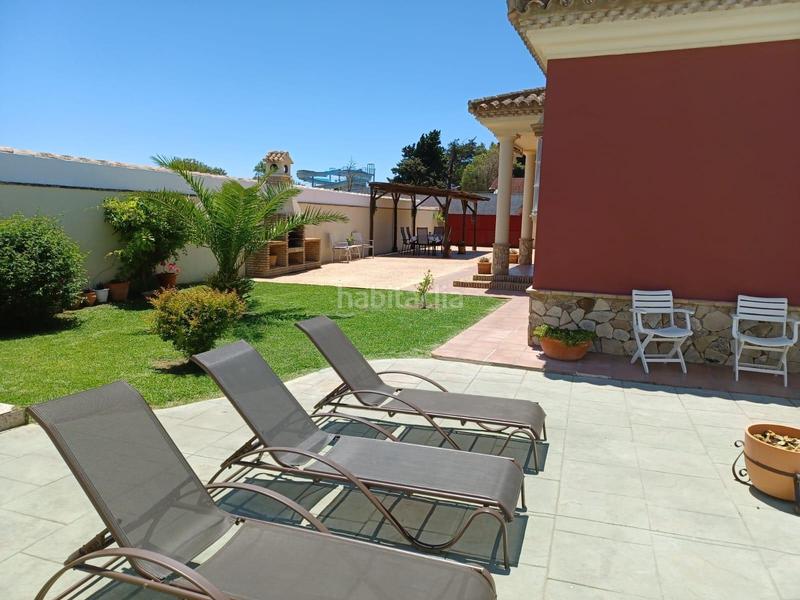 Foto 5d2f3bfa-ea6b-4a1d-9968-1b9f80882c4e. Chalet avec parking piscine dans Las Lagunas - Campano Chiclana de la Frontera