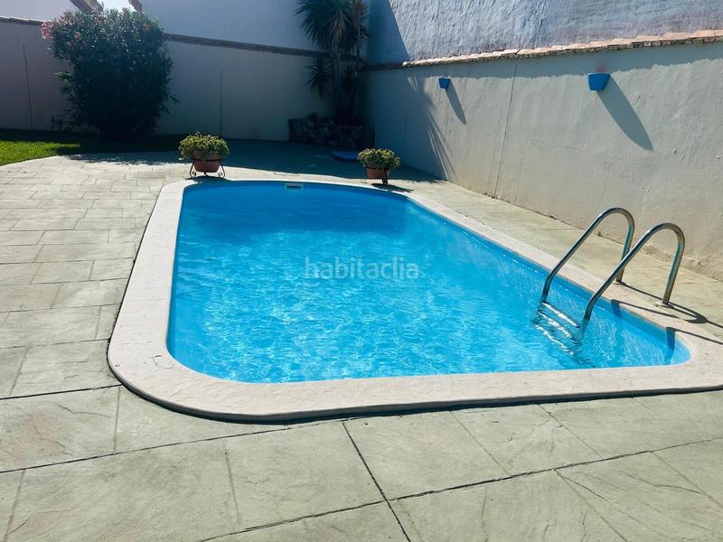 Foto 9d02b786-1d31-45aa-a841-b0006685f9c0. Chalet avec parking piscine dans Las Lagunas - Campano Chiclana de la Frontera