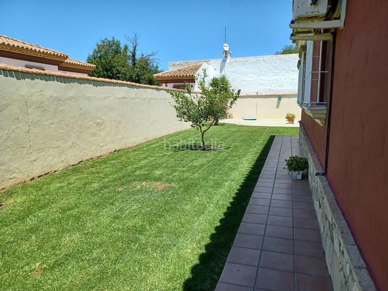 Foto f8f7b2e9-e69c-4da8-927d-f67609e3e1d1. Chalet avec parking piscine dans Las Lagunas - Campano Chiclana de la Frontera