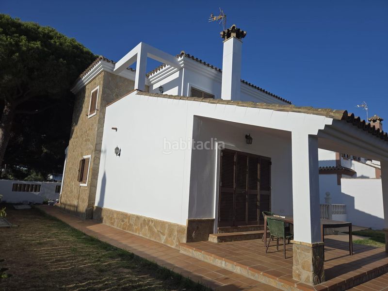 Foto a55bc546-ad67-4506-bc81-975661c3d89e. Casa amb aparcament a Los Gallos Chiclana de la Frontera