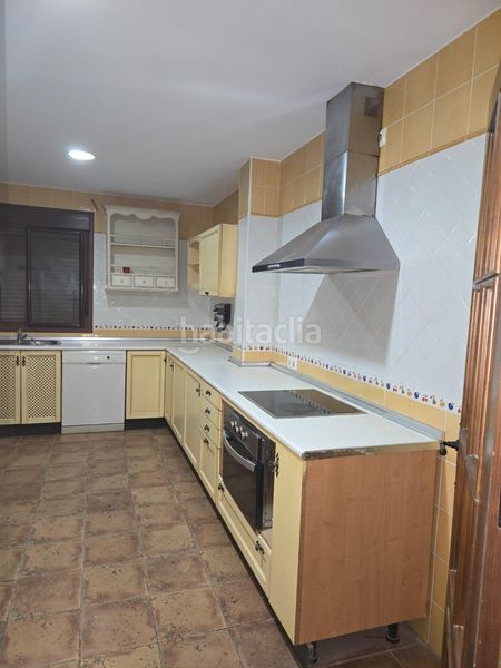 Foto f7081e7c-cde9-41c3-a90e-6cd15f394d7c. Casa amb aparcament a Los Gallos Chiclana de la Frontera