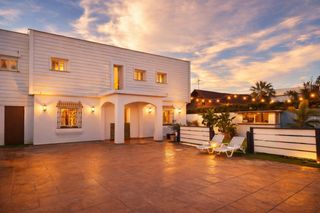 Chalet à Conil. Encantadora finca con múltiples viviendas y gran parcela de 1.09
