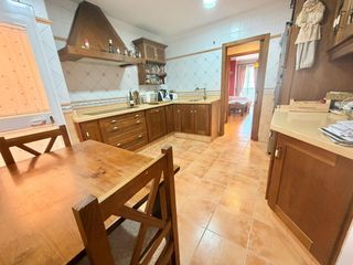Appartamento in Núcleo urbano. Piso  con patio en fuente amarga
