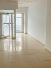 Lloguer Local Comercial a Núcleo urbano. Se alquila local comercial en el centro de chiclana