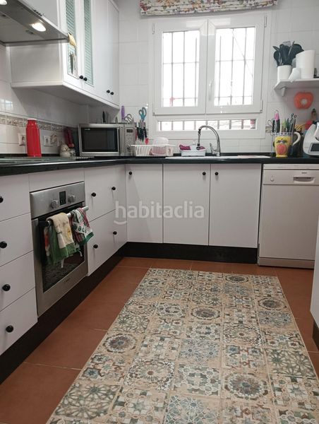 Foto ac58cb4a-3d27-435f-bc8b-66ae7db5e322. Casa adossada amb aparcament a Las Canteras Puerto Real